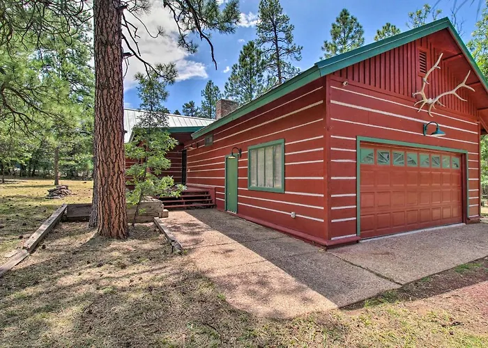 1 Mi To Rainbow Lake: Lakeside W/ Deck! Holiday home