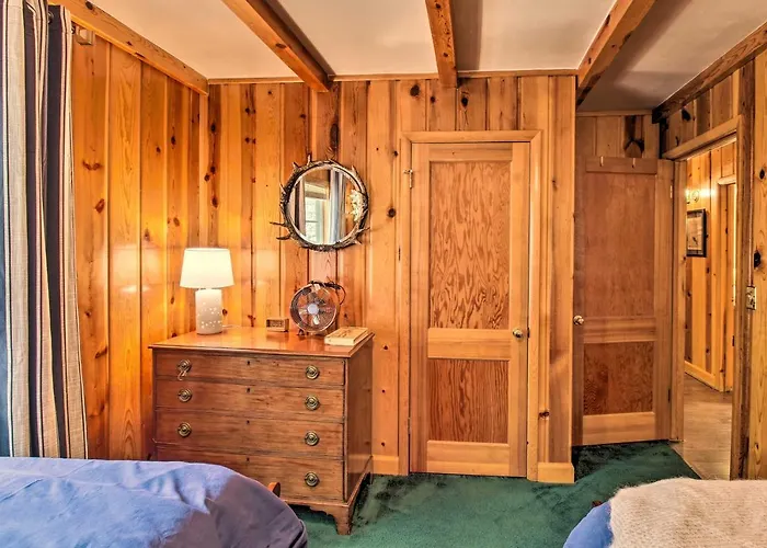 1 Mi To Rainbow Lake: Lakeside W/ Deck! Holiday home *