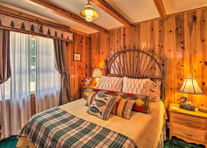 Holiday home 1 Mi To Rainbow Lake: Lakeside W/ Deck! Pinetop-Lakeside