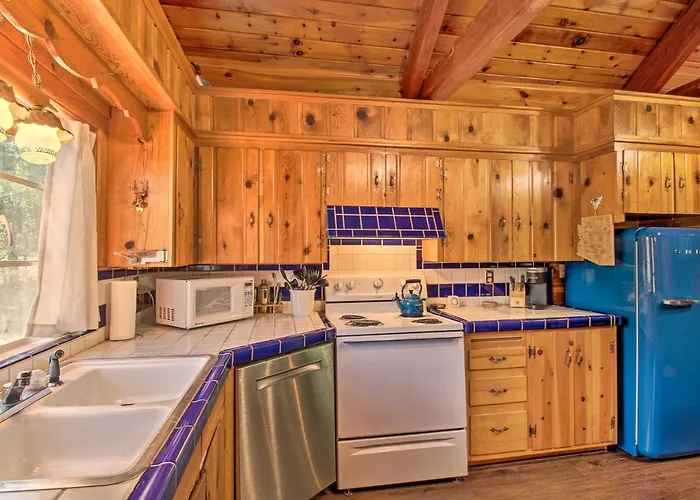 Holiday home 1 Mi To Rainbow Lake: Lakeside W/ Deck! *