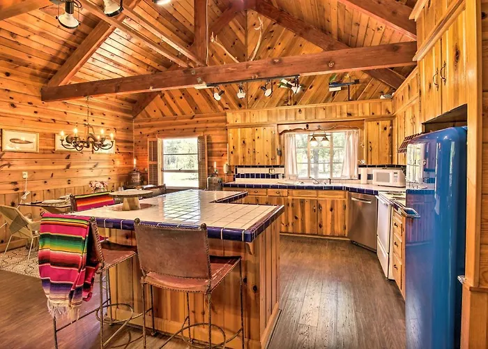Holiday home 1 Mi To Rainbow Lake: Lakeside W/ Deck! *