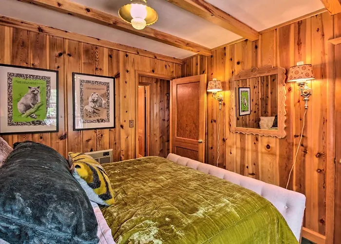 1 Mi To Rainbow Lake: Lakeside W/ Deck! Holiday home *